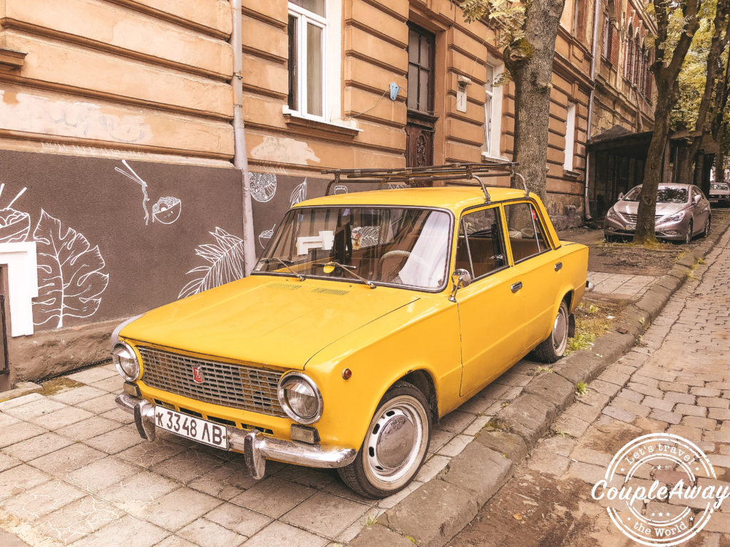 lviv-couple-car lwów