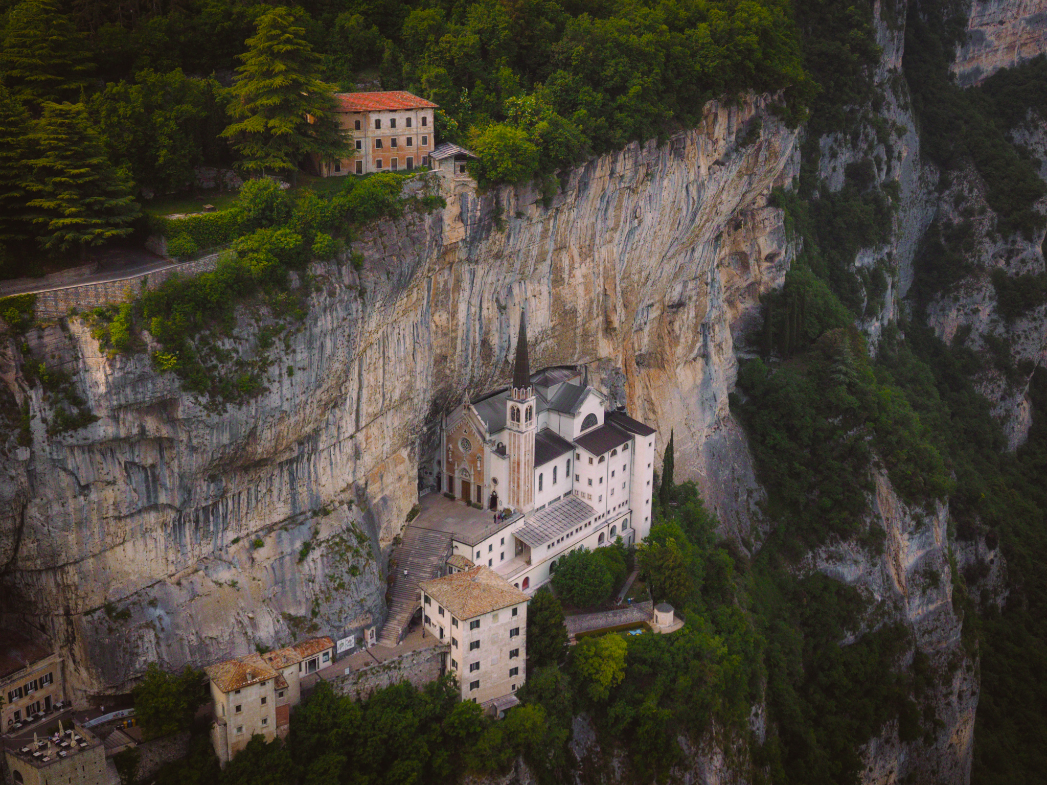 Sanktuarium Madonna della Corona