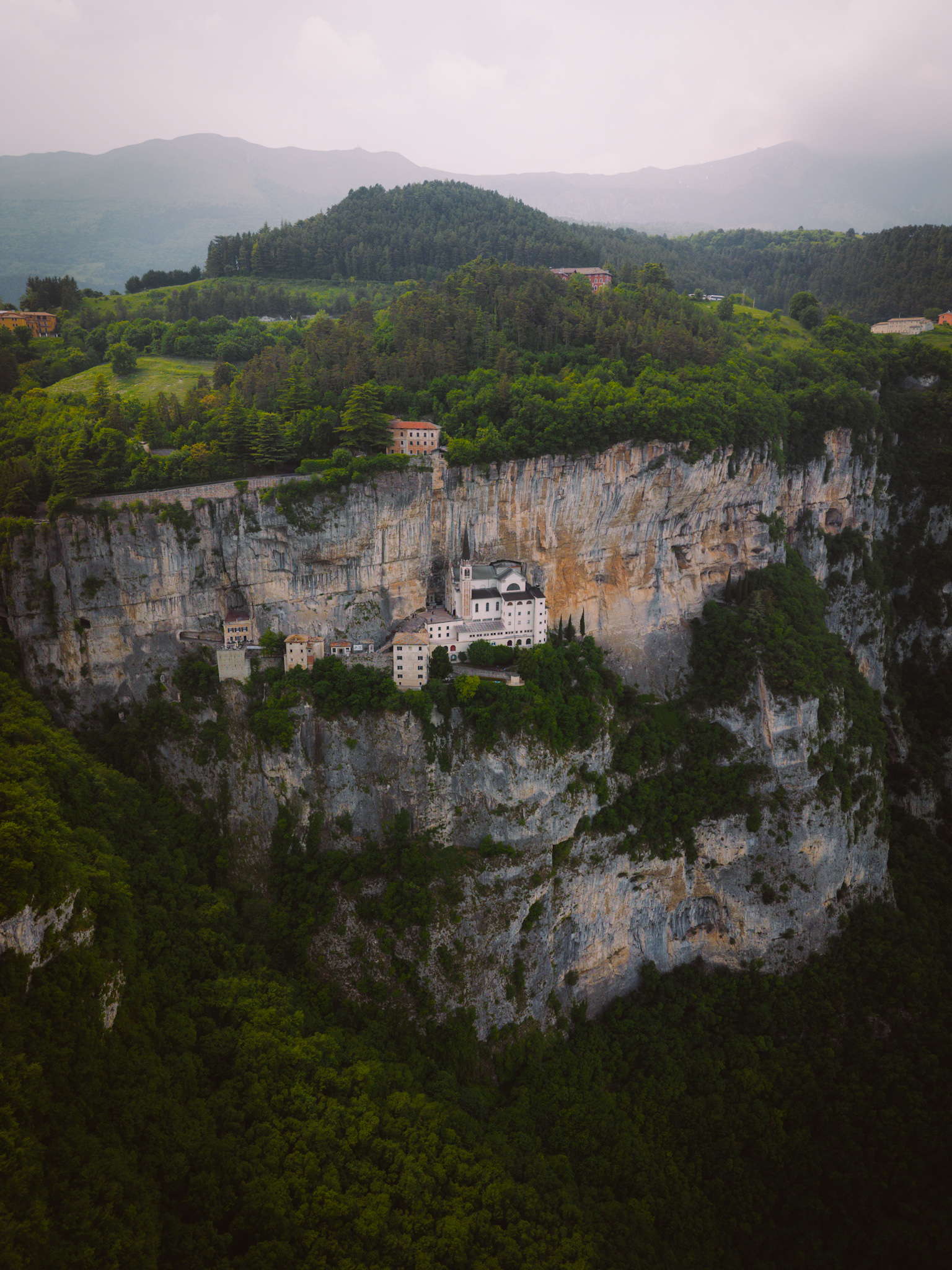 Sanktuarium Madonna della Corona
