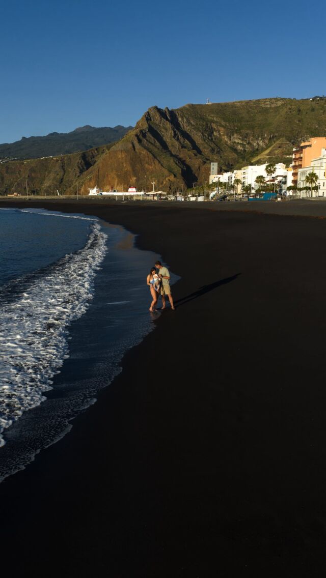 La Isla Bonita LA PALMA! 🌴☀️🌋

To nasza 6 z 8 Wysp Kanaryjskich! (jeszcze została Gran Canaria i El Hierro). Jesteśmy tu już tydzień i śmiało możemy powiedzieć, że to bardzo zaskakująca wyspa! Nie spodziewaliśmy się, że może być tak różna od innych kanarków i tak zielona!! 💚

Zabieram się za nadrabianie relacji i jak zawsze zapraszamy na pokład ☀️