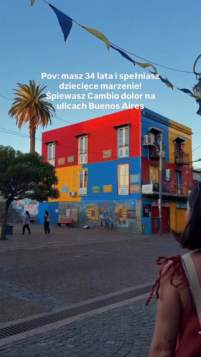 Czaiłam się na Natalię Oreiro ale jej nie spotkałam 😅

To że byłam jej fanką to już wiecie! Ale nie wiem czy wspominałam, że dzięki telenowelom pokochałam język hiszpański i zaczęłam się go sama uczyć! 🥹 

Kto z Was oglądał Zbuntowanego Anioła i pamięta tę piosenkę? 😍

•Argentyna • Buenos Aires • spełnione marzenie