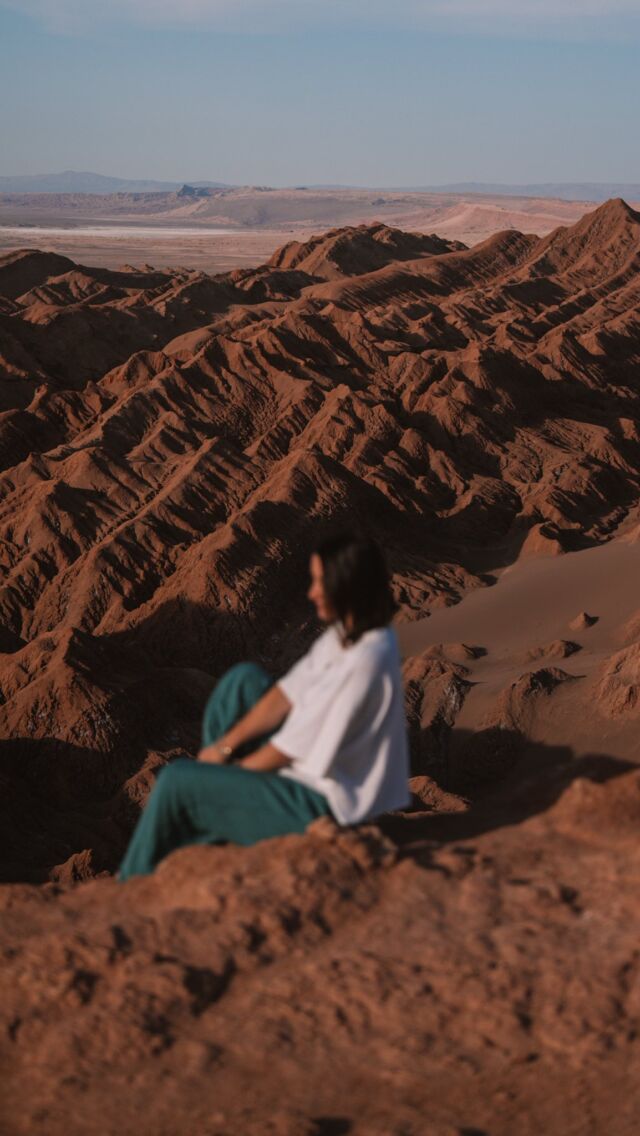 Za nami tydzień na pustyni Atacama czyli w jedynym z najsuchszych miejsc na świecie! 🌵🏜️
Pustynia rozciąga się na sporym obszarze i „wspina” się razem z Andam przez co położona jest wysoko, na ponad 2.000 metrów!

Można pomyśleć.. pustynia = piach, wydmy i tyle. A tu znajdują się laguny z turkusową wodą, sól, skały, wulkany i flamingi. Momentami wygląda to bardziej jak inna planeta niż „typowa pustynia”.

Piękne i totalnie niepowtarzalne miejsce, które pokażemy  Wam w następnych dniach! 

Na początek mała zajawka 🧡

Atacama • Chile • pustynia • podróże