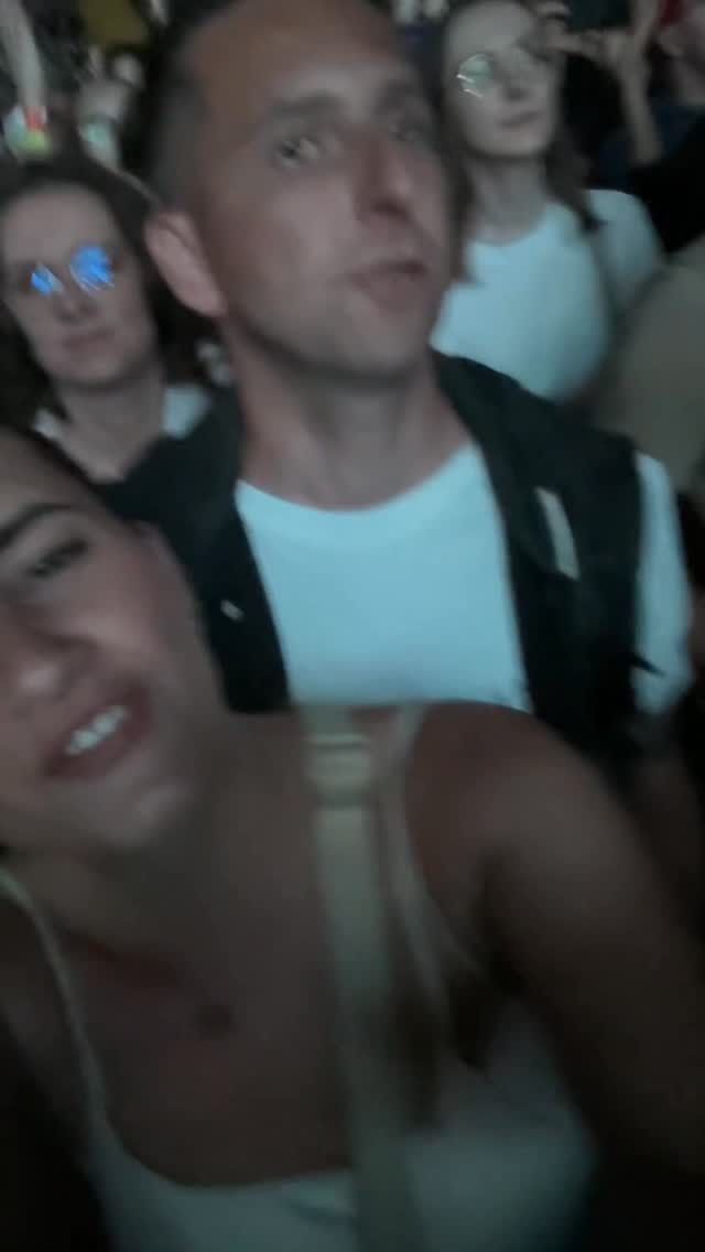 Chwilowy skok w bok z Sardynii na koncert @dylanwishop ! 🔥

Co za wspaniałe doświadczenie !!! To nasz pierwszy koncert Dawida i bawiliśmy się świetnie 😍

Kto z Was był? Jak wrażenia? A kto ma bilety na inną datę?

Miłej niedzieli 🫶🏻

Koncert • Dawid Podsiadło • Chorzów 2026